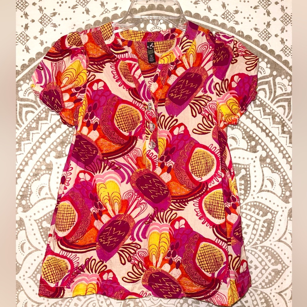 "IVY & MOON" MULTICOLORED SHORT SLEEVED TOP WITH BUTTONS, GIRLS SIZE M (10/12)